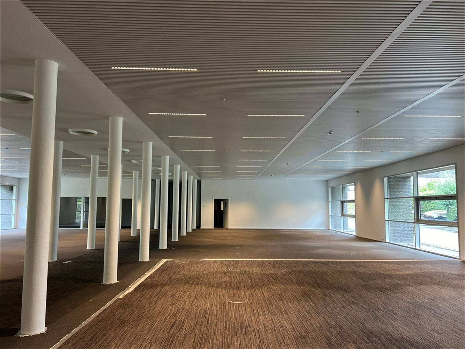 Vernieuwde technieken - Aan op- en afrit Gent Zuid - 815m² of 926m² foto 8