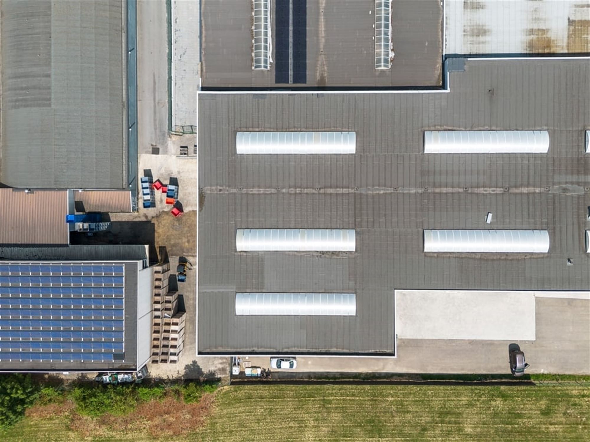 RUIME LOODS VAN 846M² IN SINT-TRUIDEN  foto 4