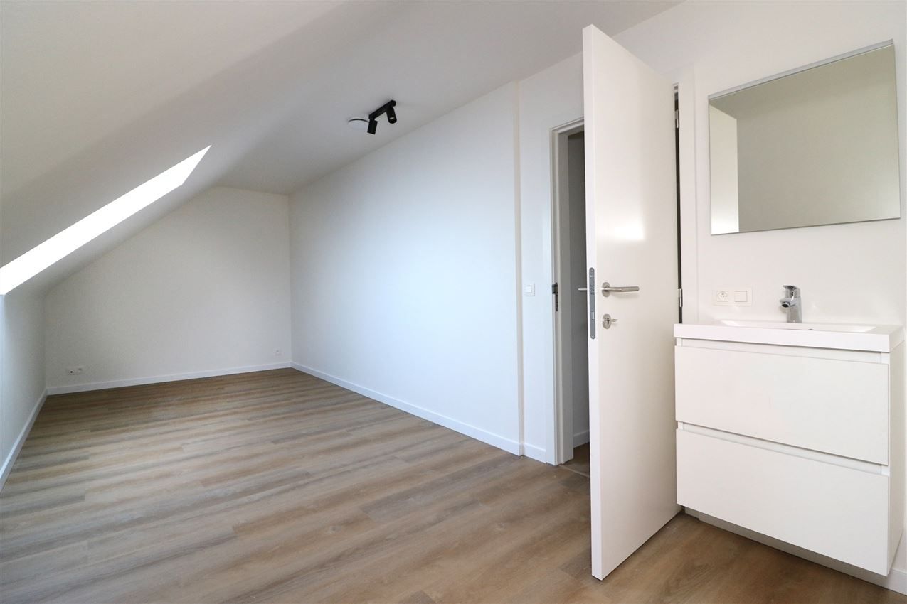 Prachtige nieuwbouwwoning met 4 slpk. met gusntige ligging foto 23