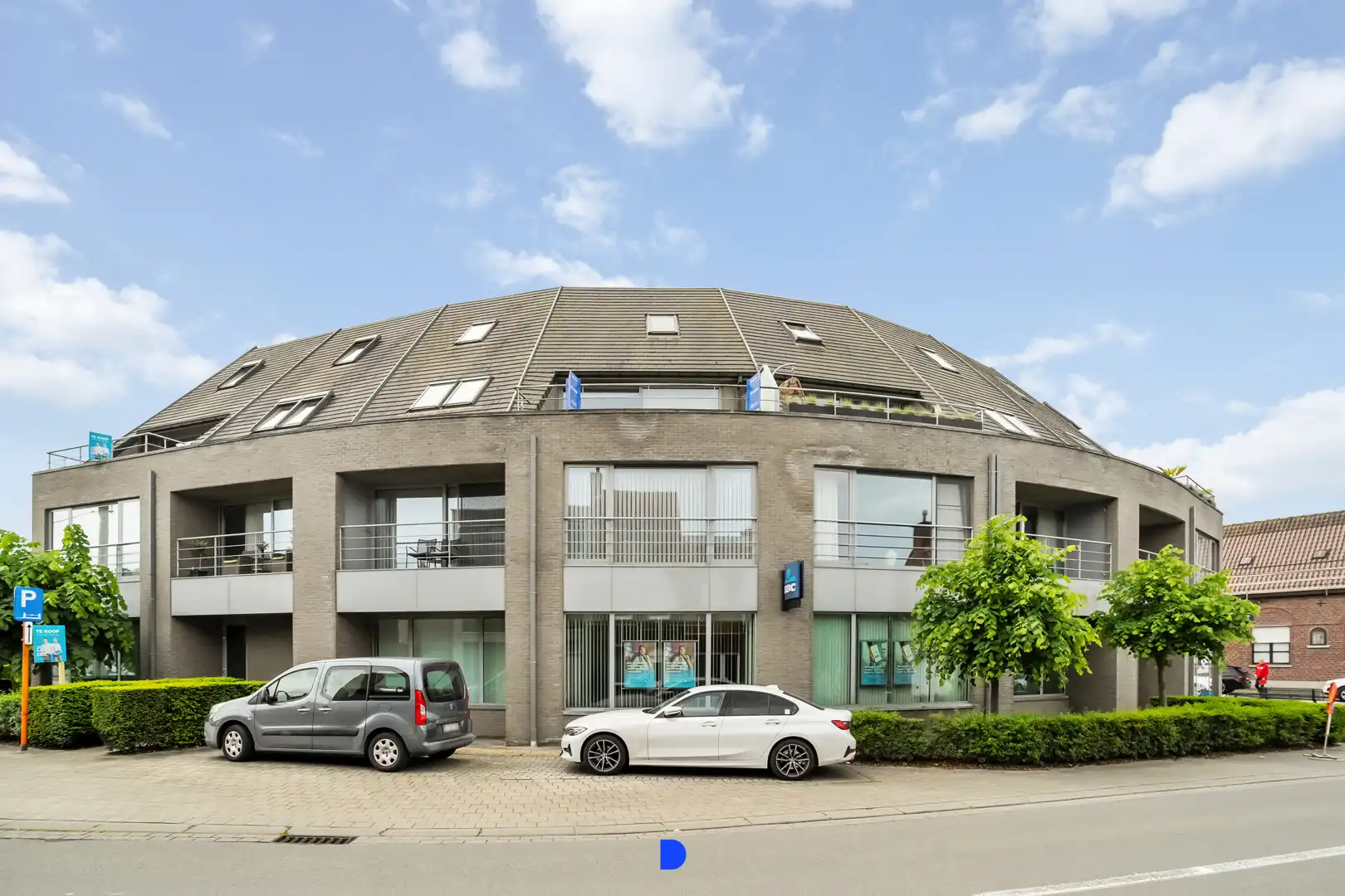 Ruim & lichtrijk appartement in het centrum van Rumbeke. foto {{pictureIndex}}