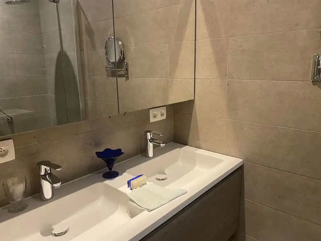 Nieuwbouw appartement in centrum 's-Gravenwezel foto 15