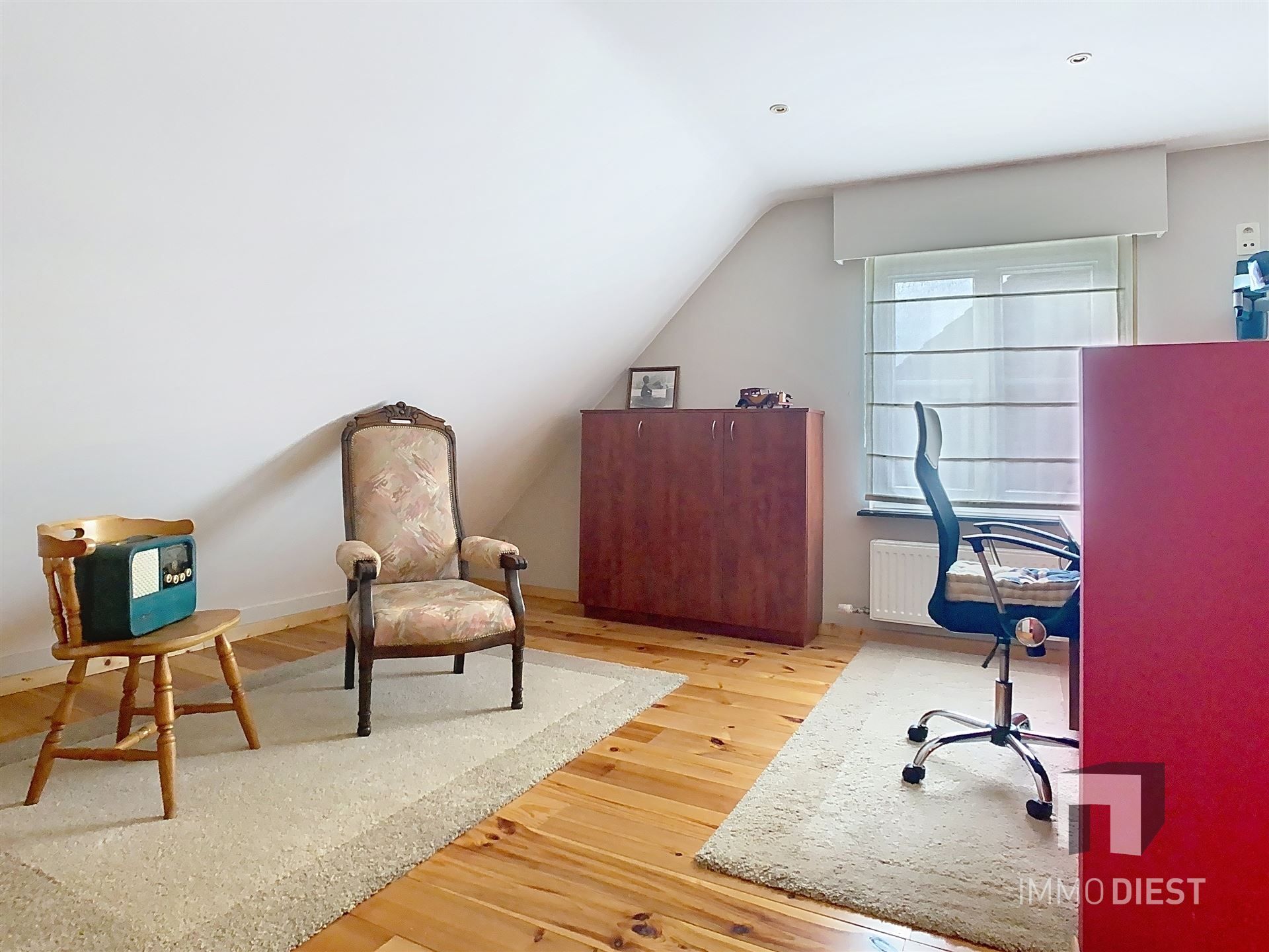 Ontdek deze solide, karaktervolle woning in Veerle met een zeer gunstige ligging op 10 are. foto 27