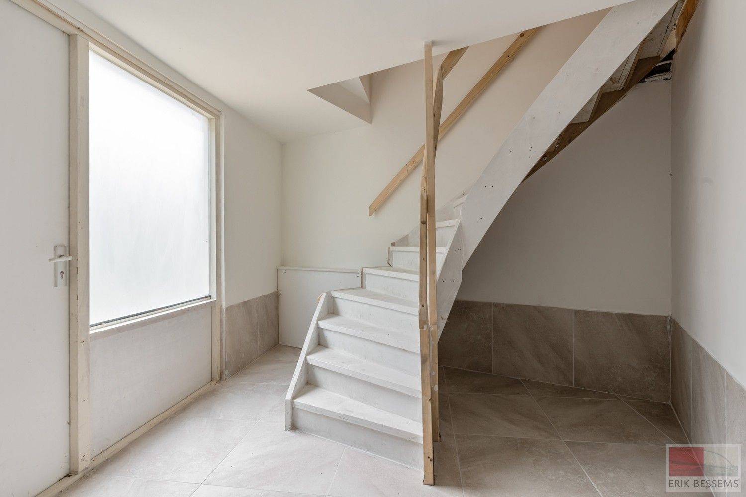 Gedeeltelijk gerenoveerde woning dat kan dienst doen als kangoeroe-woning. foto 11