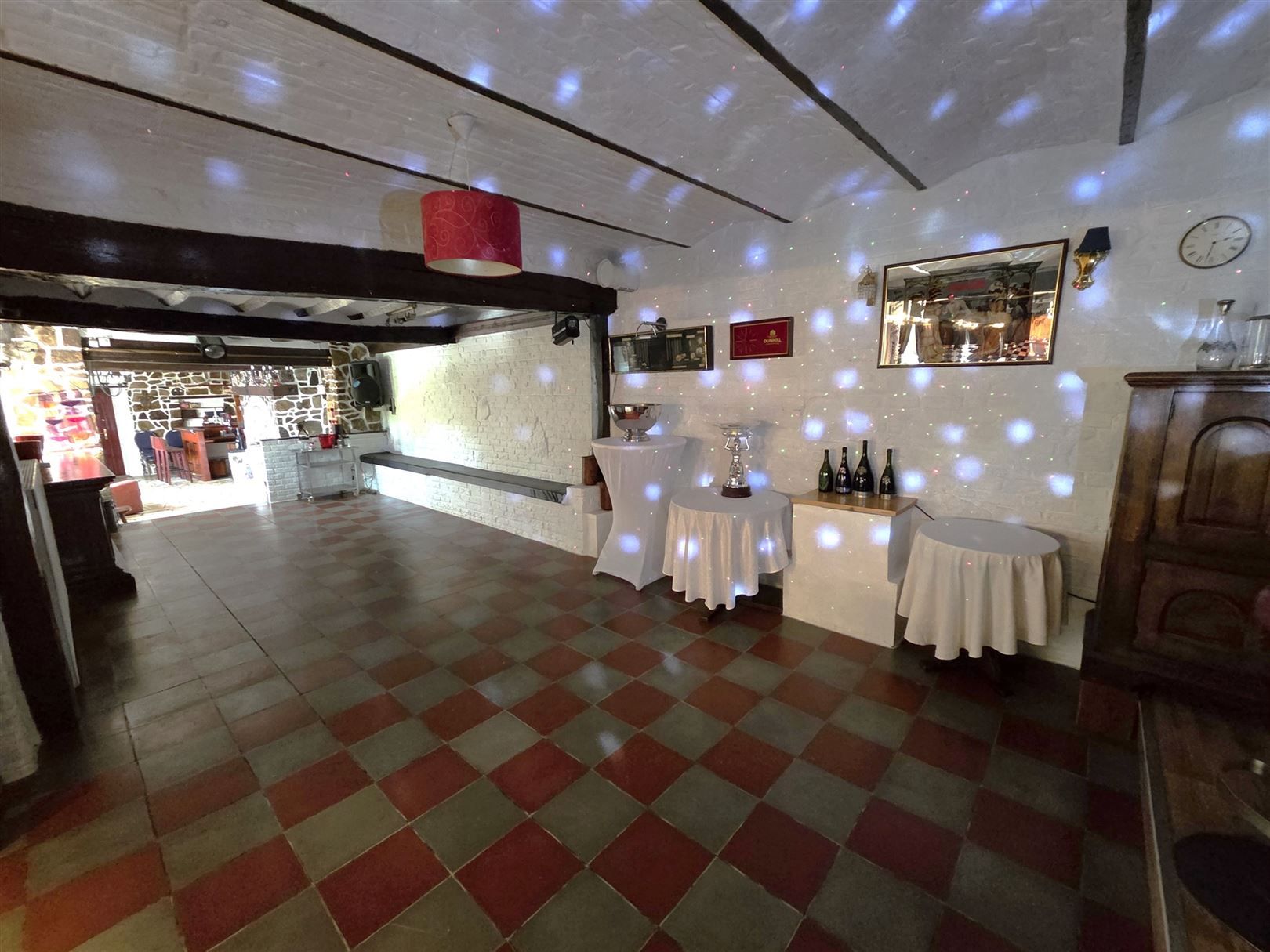 Veelzijdig gebouw: restaurant, hotel en feestzaal te Rebaix foto 8