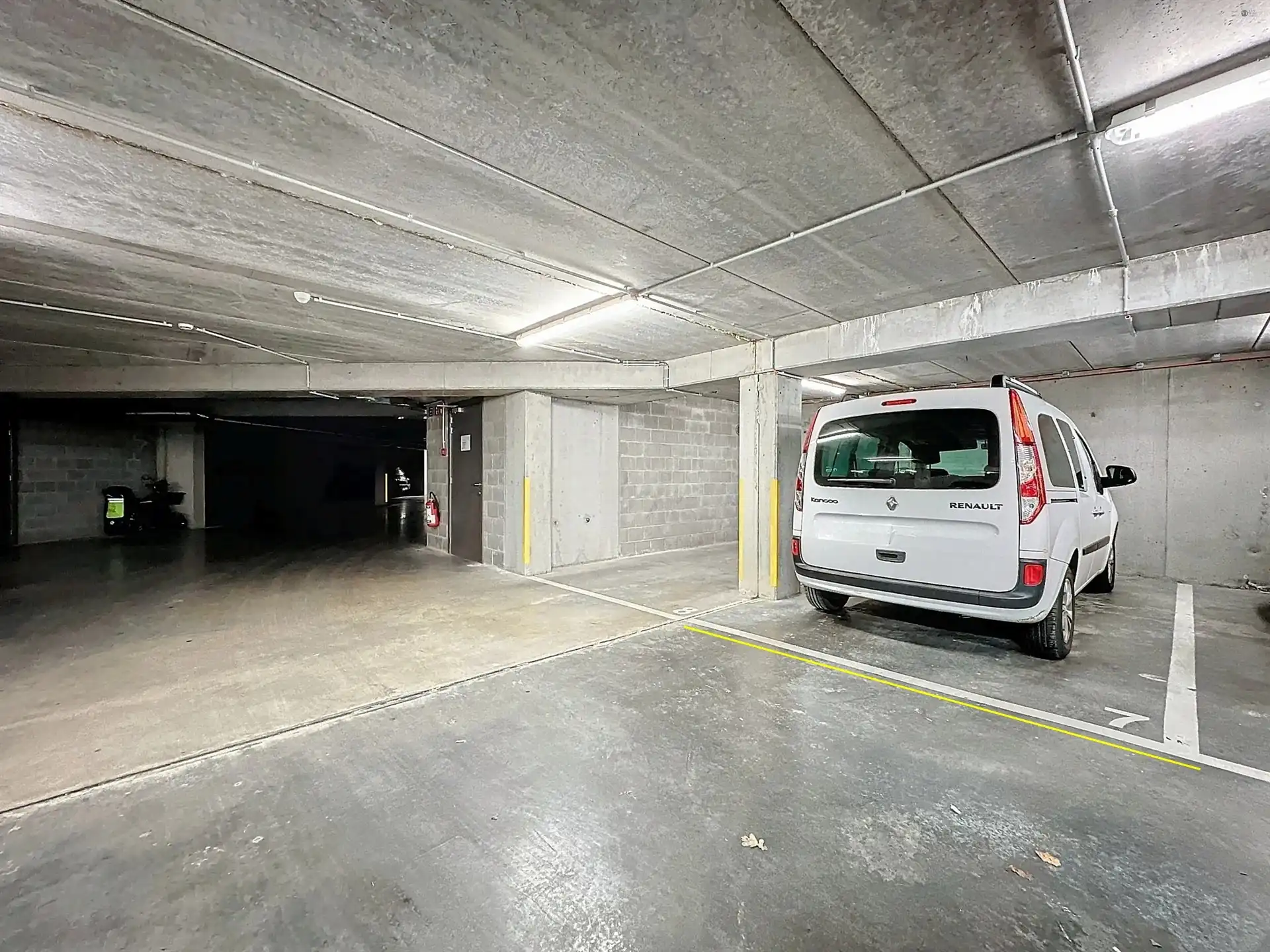 Moderne assistentiewoning met ondergrondse autostaanplaats foto 13