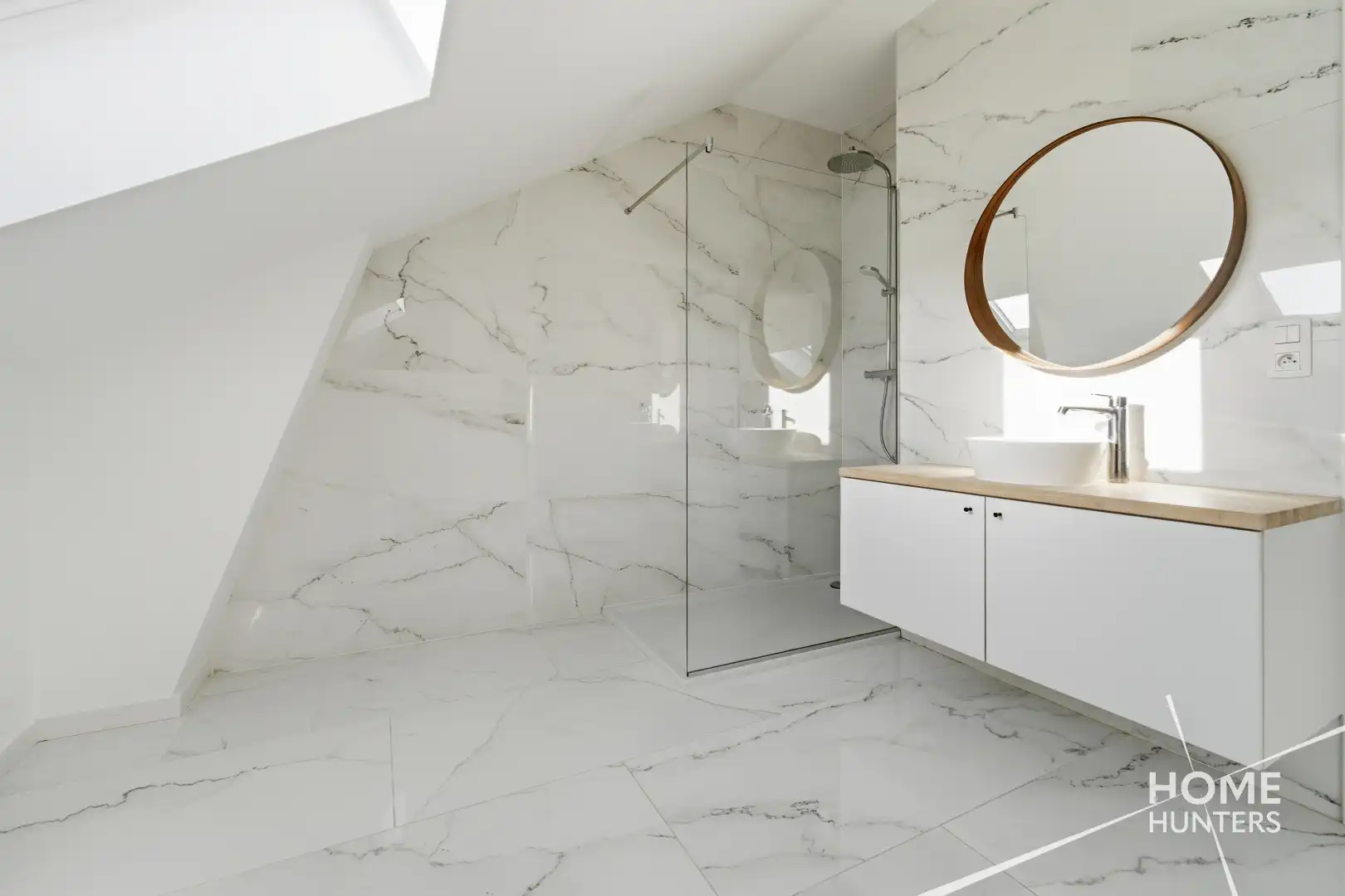 Ruim dakappartement met royaal terras en een schitterend uitzicht over Ieper foto 15