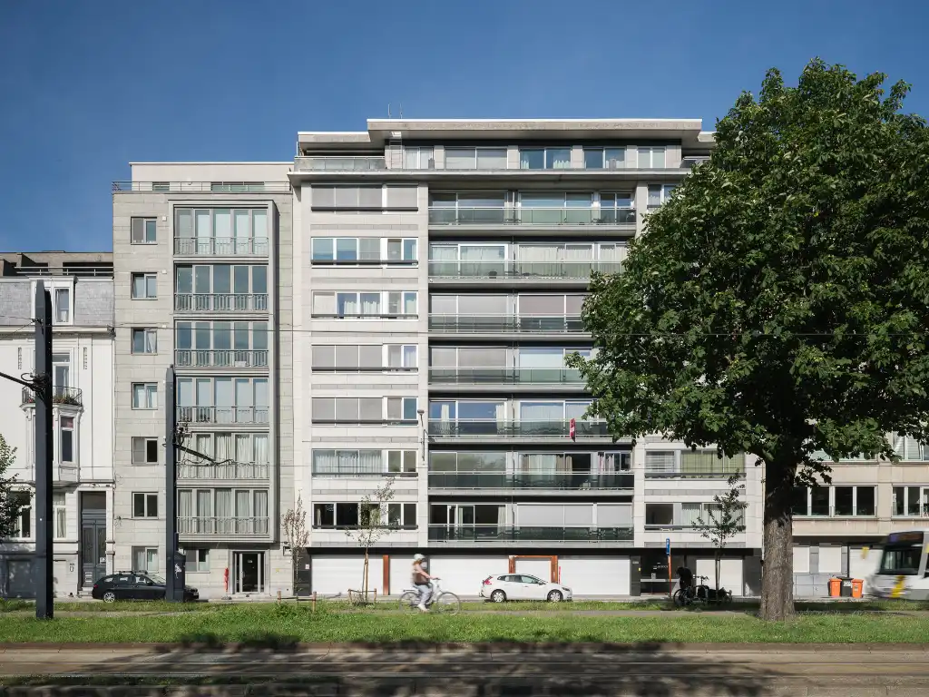 Stijlvol gerenoveerd appartement met twee slaapkamers en terrassen aan het Zuidpark foto 16