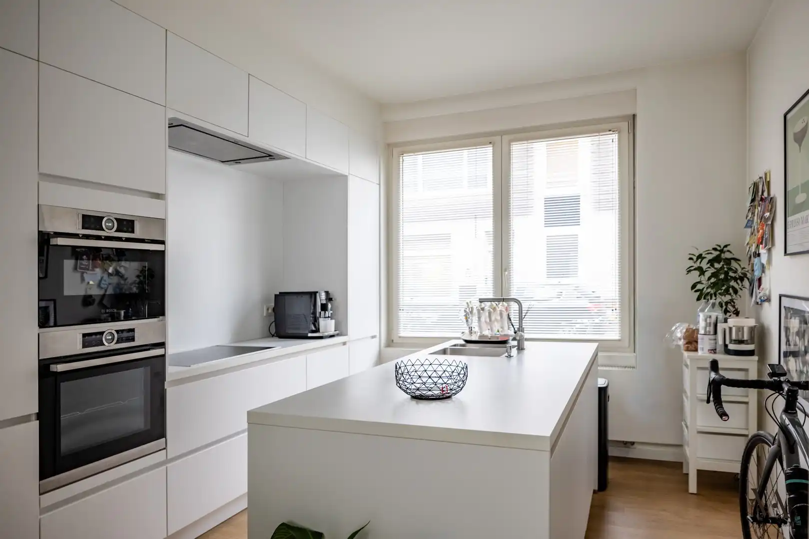 Volledig gerenoveerde woning met koer en dakterras in rustig straatje in Leuven foto 5