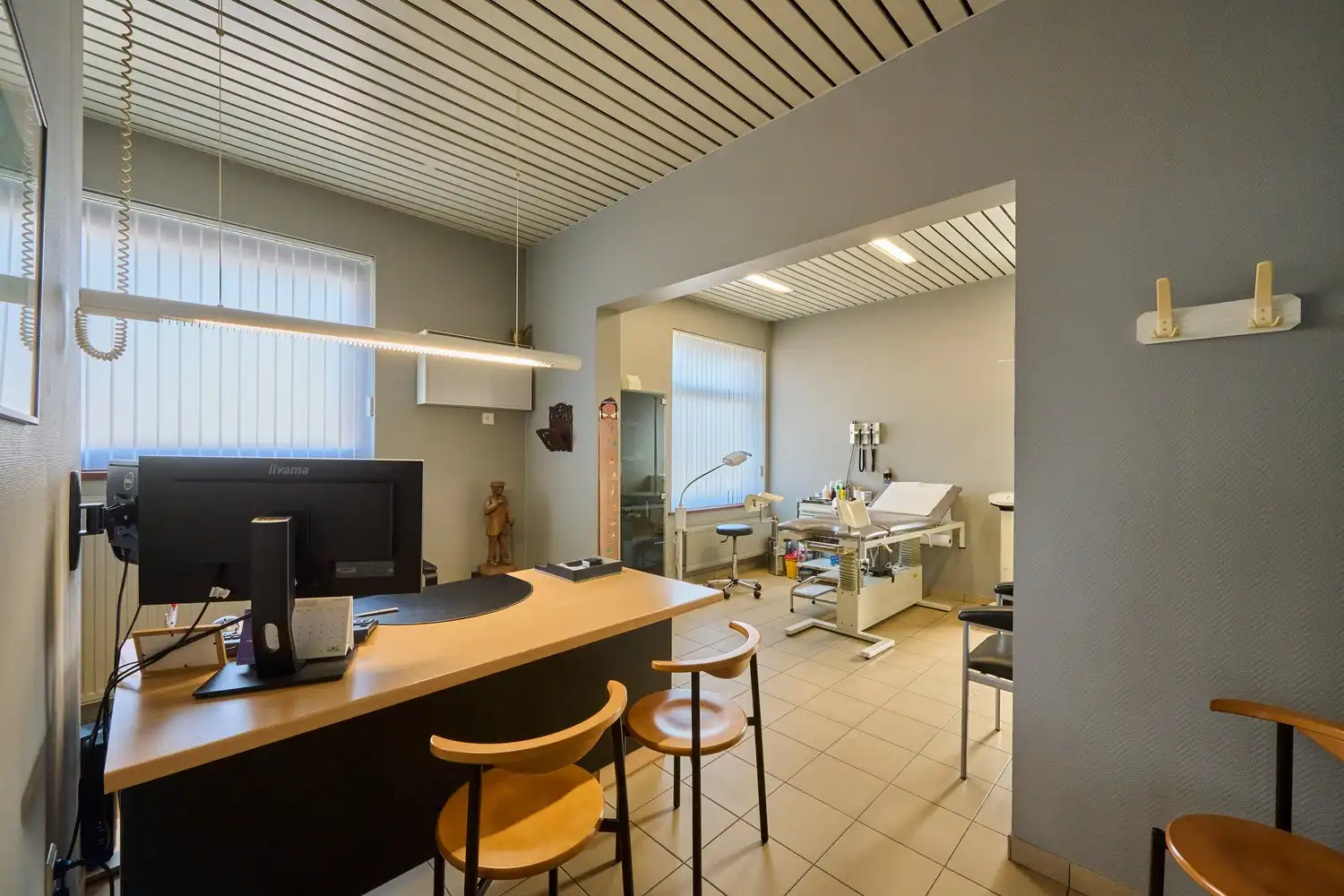 Karaktervolle energiecorrecte vrijstaande woning met praktijkruimte, 4/5 slaapkamers en zuidgerichte parktuin foto 16