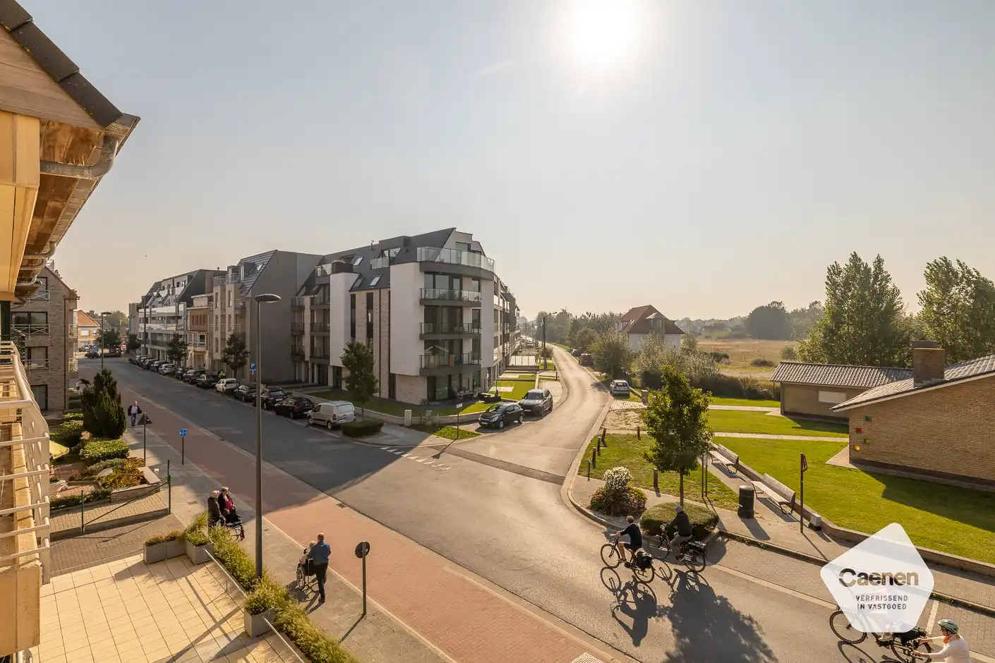 Ruim woonappartement in goede staat foto 27