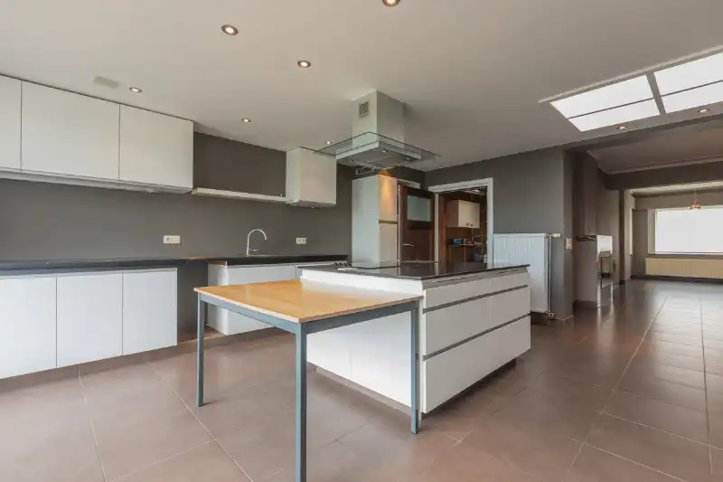 Instapklare woning met 4 slaapkamers, tuin en kleine garage met landelijk zicht  (energielabel B)! foto 3