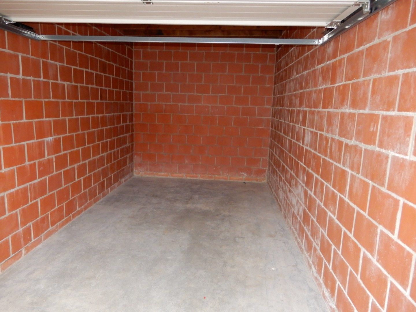 Garagebox te  huur in Rumbeke  foto 2