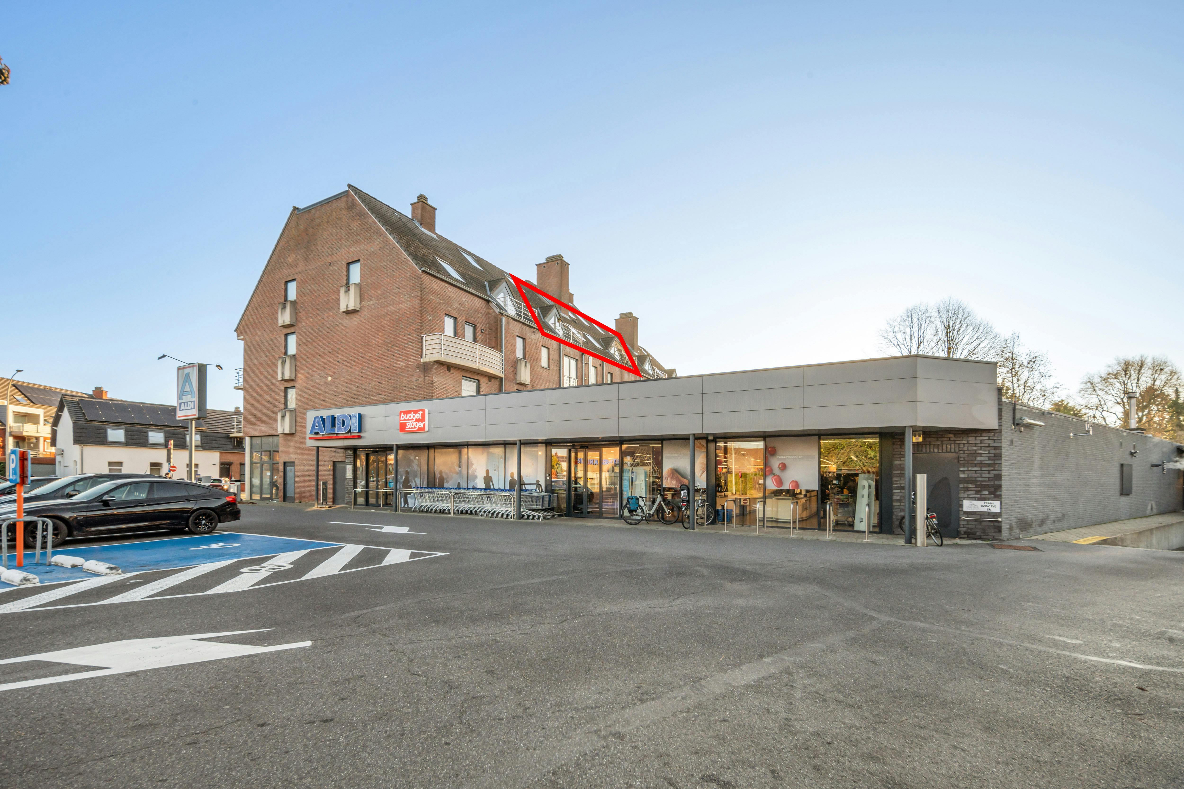 Instapklaar appartement met twee terrassen in het centrum van Genk foto {{pictureIndex}}