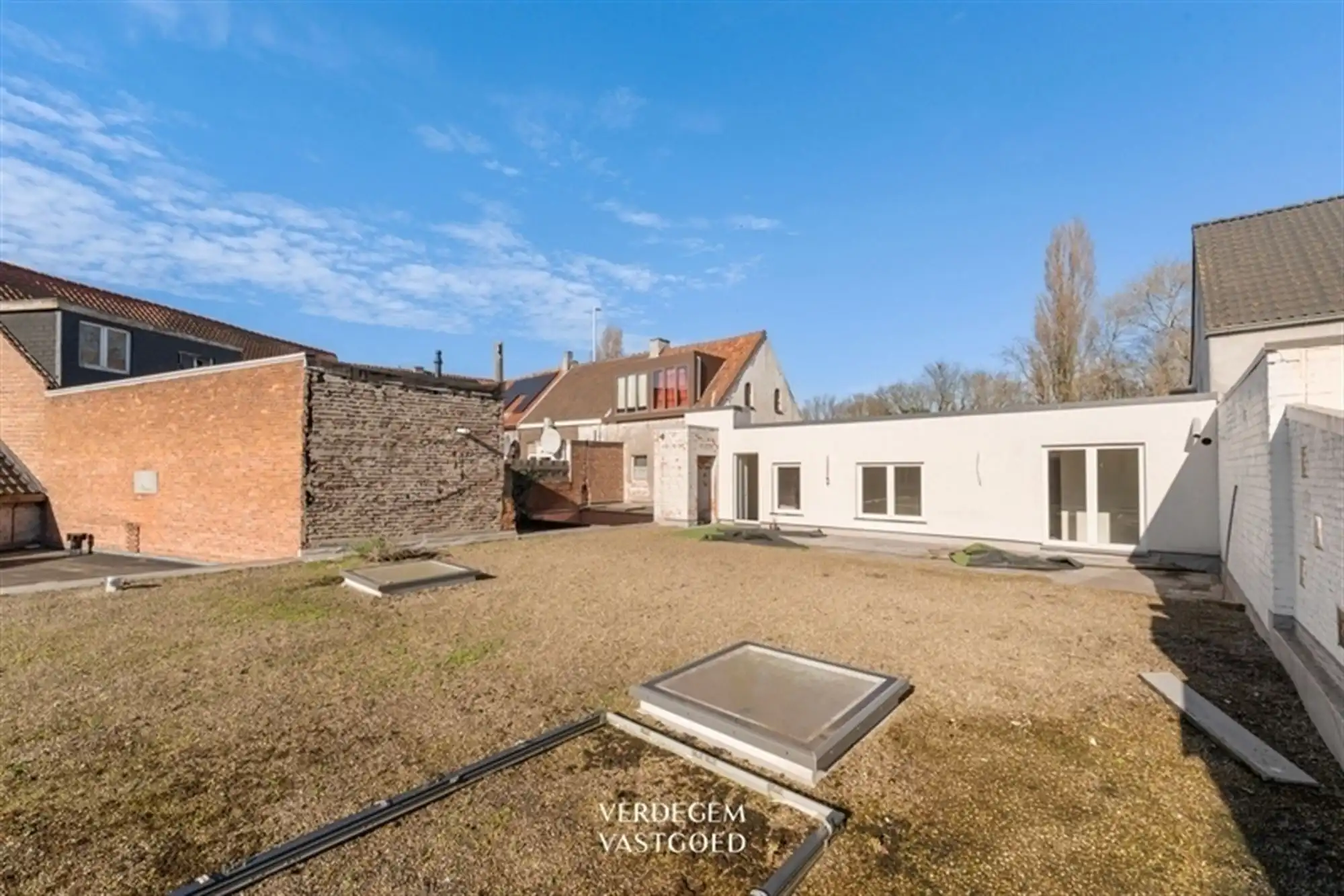 Handelsruimte (284m²) met zonnig appartement (100m²) op strategische ligging foto 20