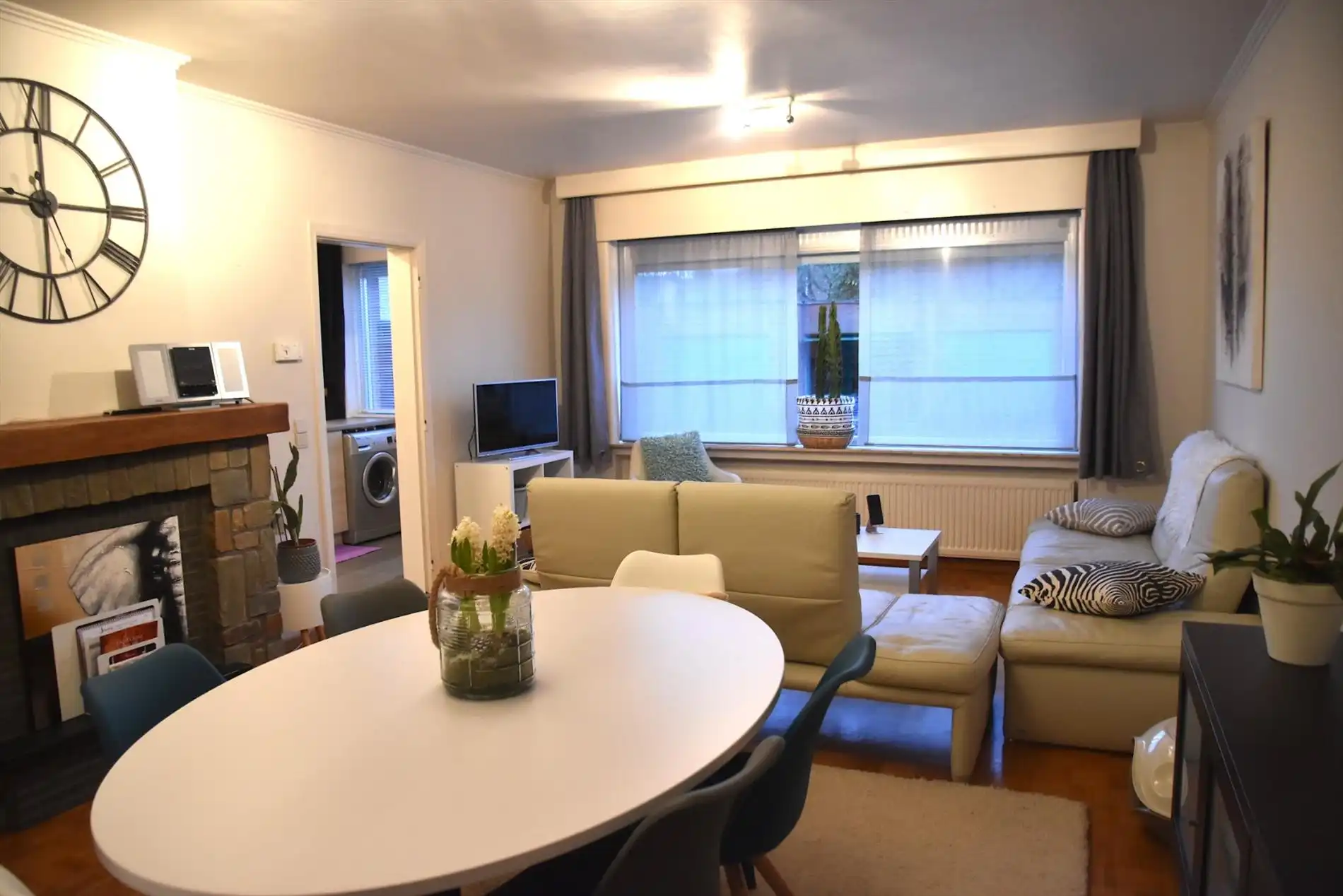 Zonrijk, ruim en gelijkvloers appartement met 2 slaapkamers, garage en zuidgericht terras … foto 4