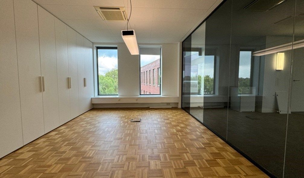 Ingedeelde kantoorruimte te huur vlakbij afrit E17 in Zele foto 10