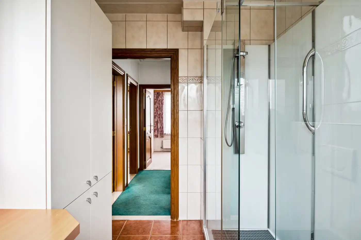 Centraal gelegen beletage-woning met 3 slpk., inpandige garage en tuin foto 15