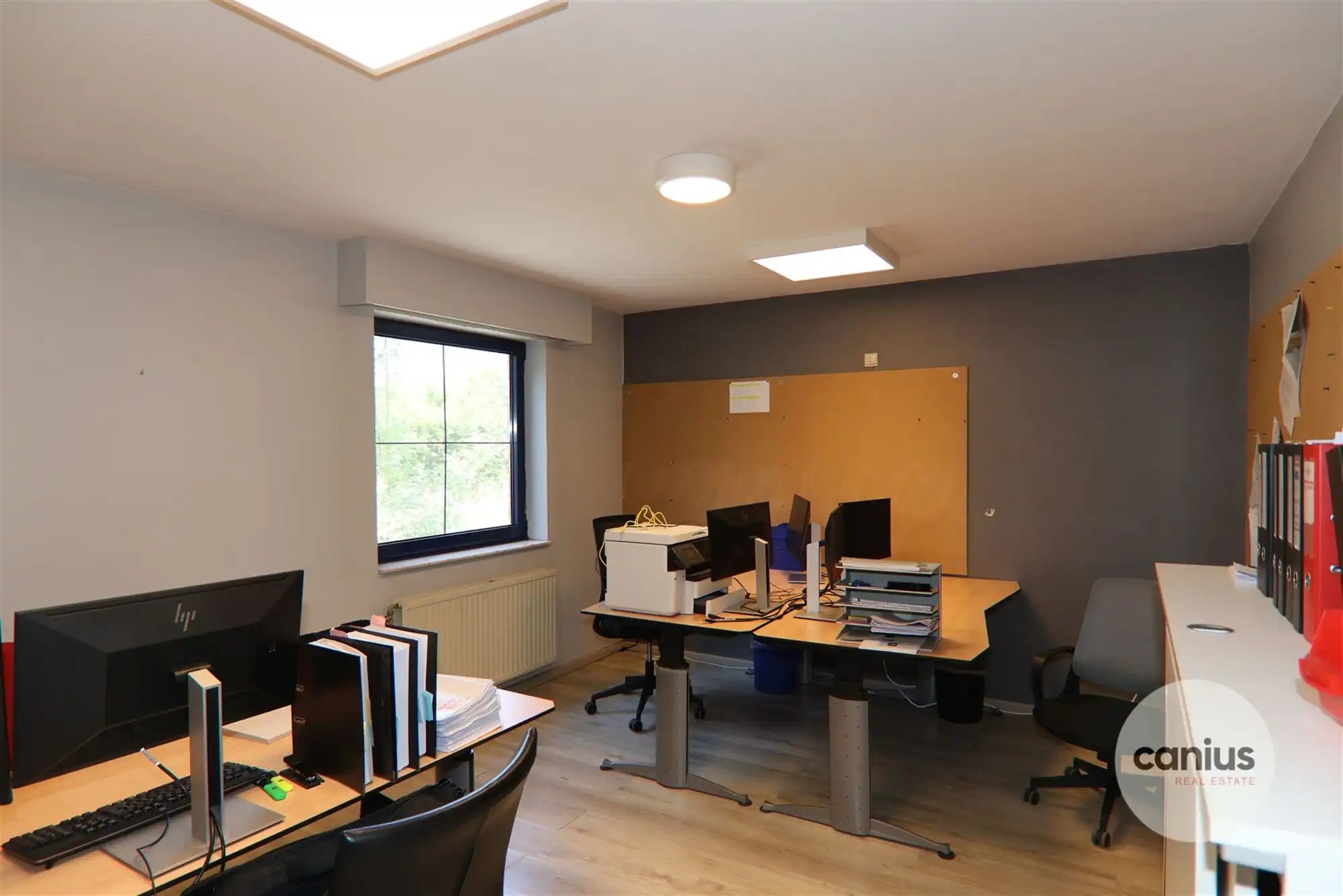 COMMERCIEEL GEBOUW MET MAGAZIJN EN WONING OP EEN ZICHTBARE LOCATIE  foto 11