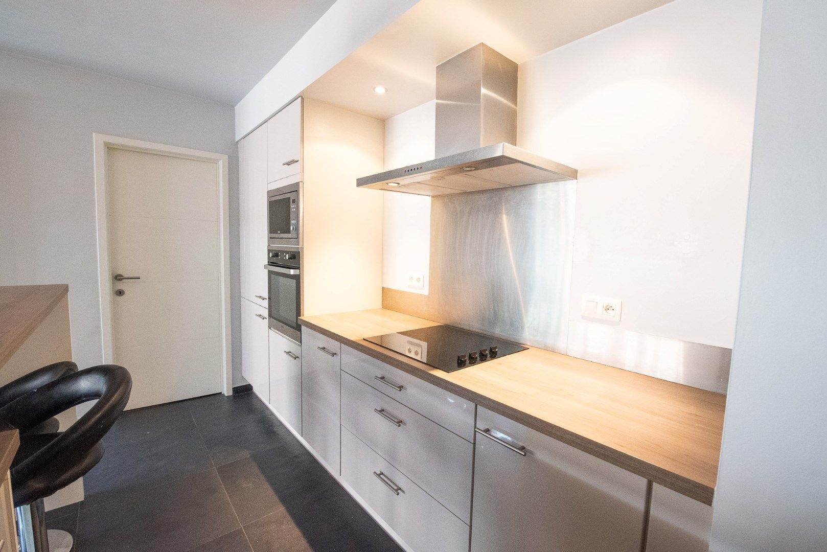 Mooi afgewerkt appartement TE HUUR nabij centrum van Desselgem in 'residentie Briek Schotte'.  foto 7