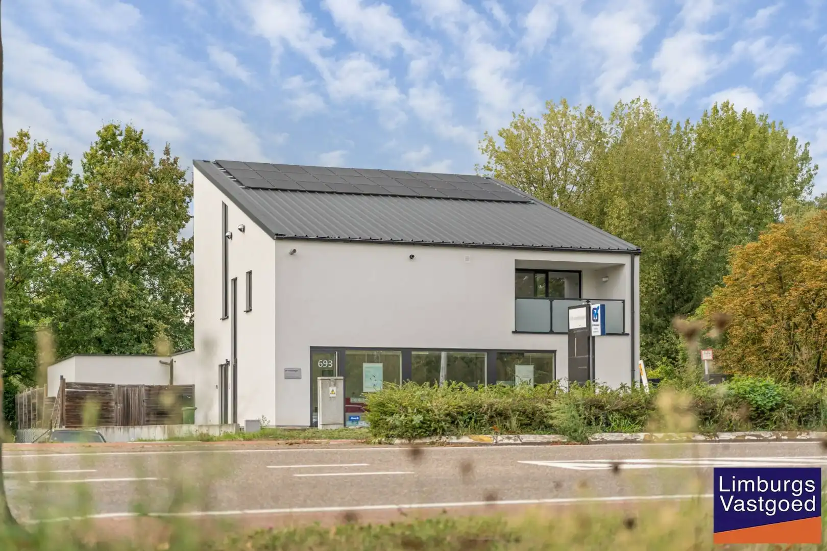 Exclusieve woning met praktijkruimte en zicht op weilanden foto 18
