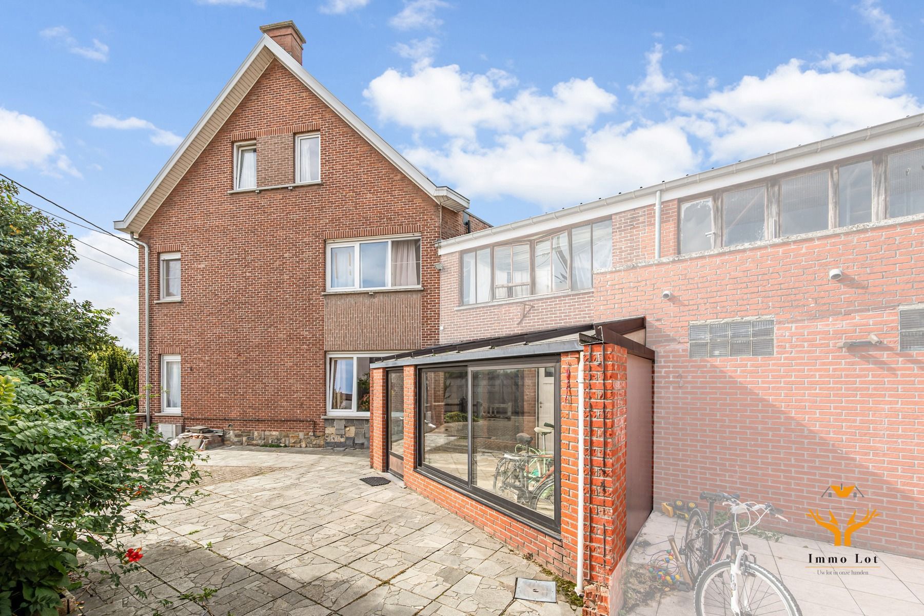 Ruime vrijstaande woning met 5 slaapkamers foto 2