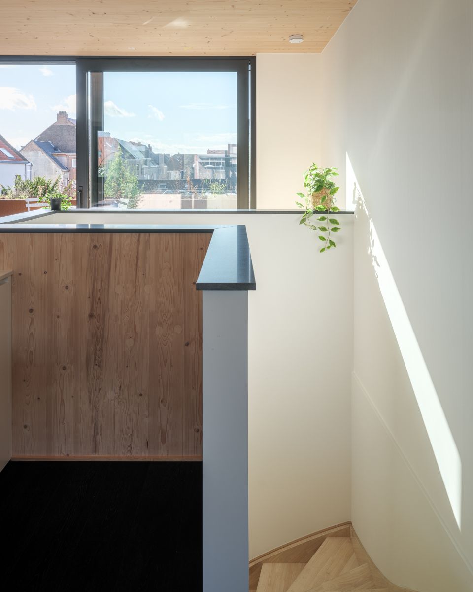 Lichtrijk gerenoveerde duplex vlakbij Gent centrum foto 9