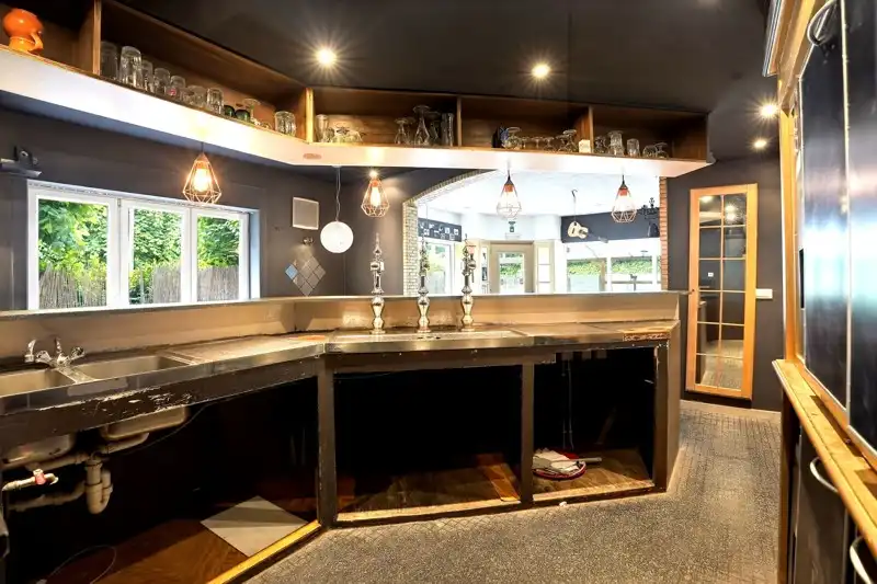 Commercieel pand met woonst en feestzaal op zichtbare locatie te Tielt 🏠 foto 6