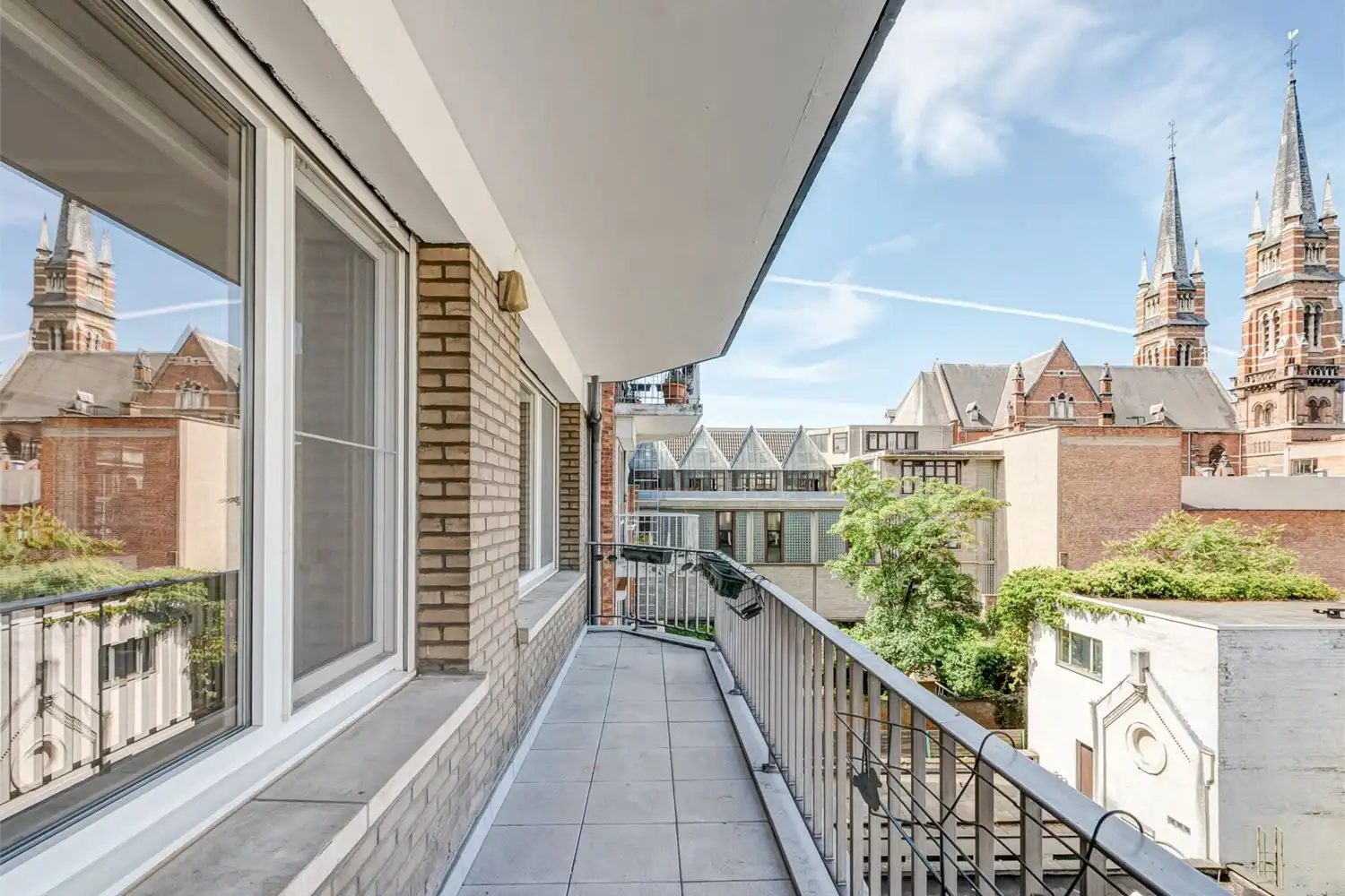 Ruim en lichtrijk 2-slaapkamerappartement (197 m²) met parkzicht en terras op toplocatie foto 14