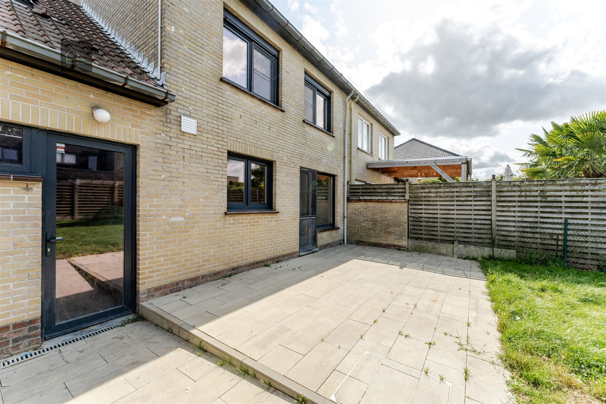 Ruime instapklare gezinswoning met 4 slaapkamers en grote tuin in Diksmuide foto 3