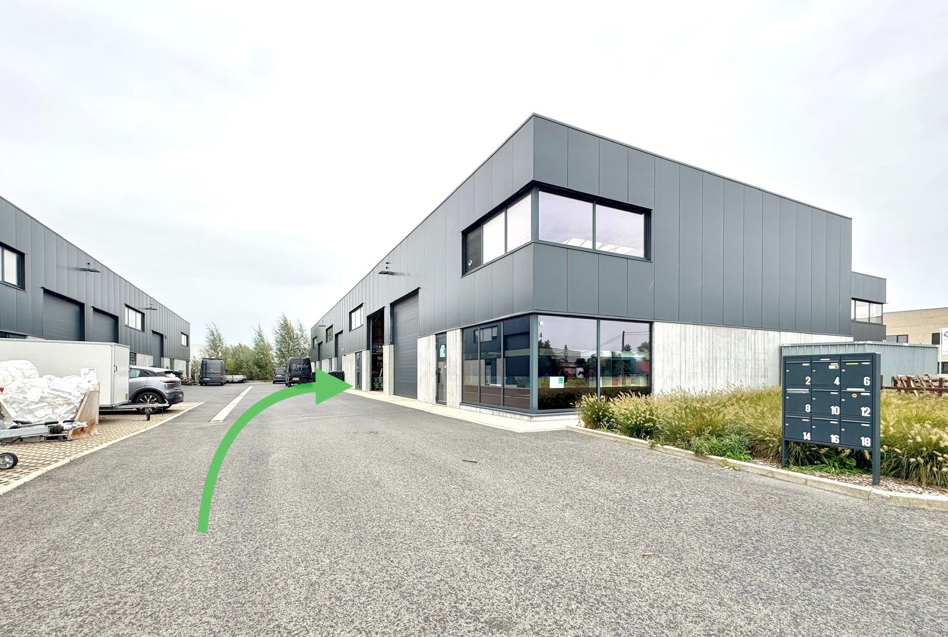 MAGAZIJN OP 180 M² foto 2