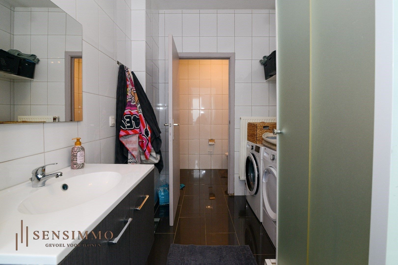 Instapklare duplex met 3 slpk + terras + parking in de levendige Vennestraat! foto 12