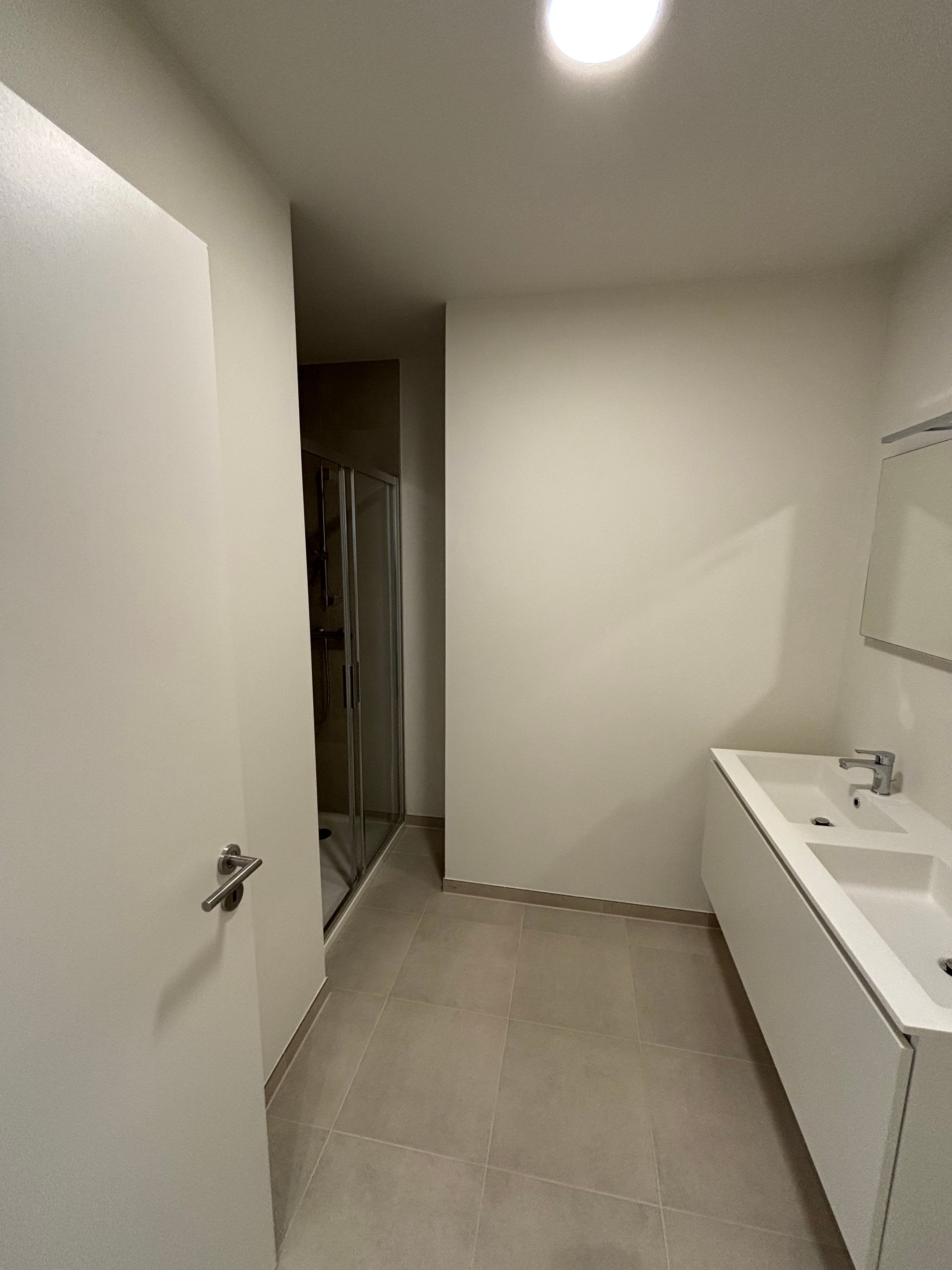 Nieuwbouw 2-slaapkamerappartement met bureau/dressing foto 10