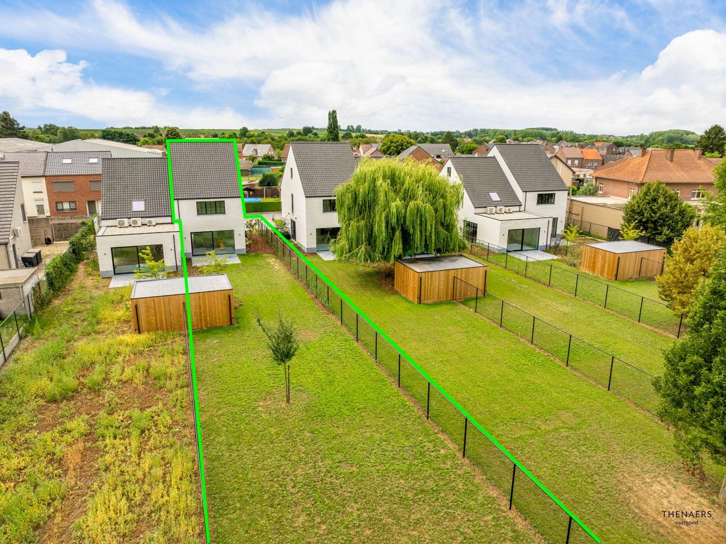 INSTAPKLARE LUXE EN ENERGIEZUINIGE NIEUWBOUWWONING MET 3 SLAAPKAMERS EN AANGELEGDE TUIN. foto 2