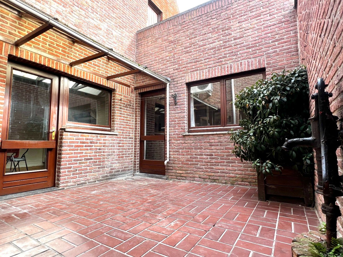 Ruime brede gezinswoning met garage te koop te Harelbeke! foto 23