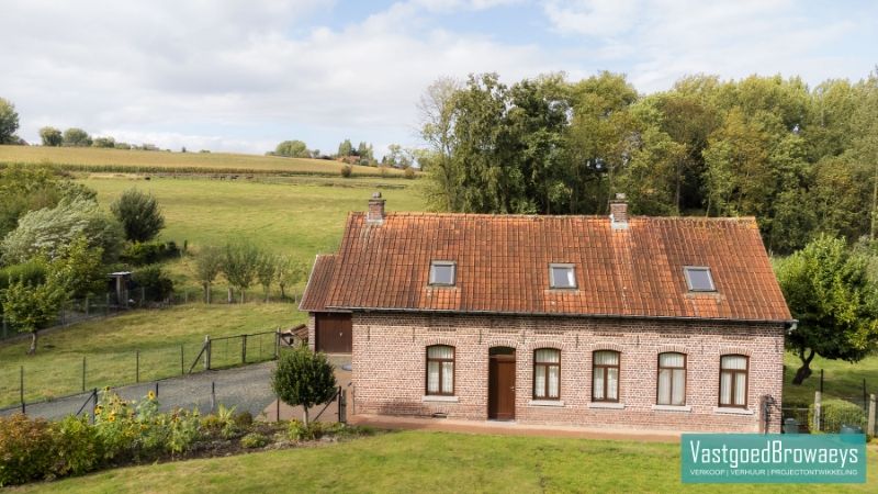 Uniek gelegen landhuis te koop omringd door een oase van groen foto 6