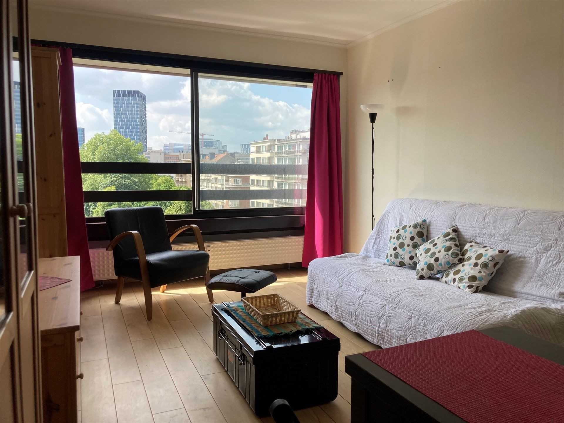 Mooi 1SK gemeubeld appartement op een toplocatie in de EU wijk foto {{pictureIndex}}