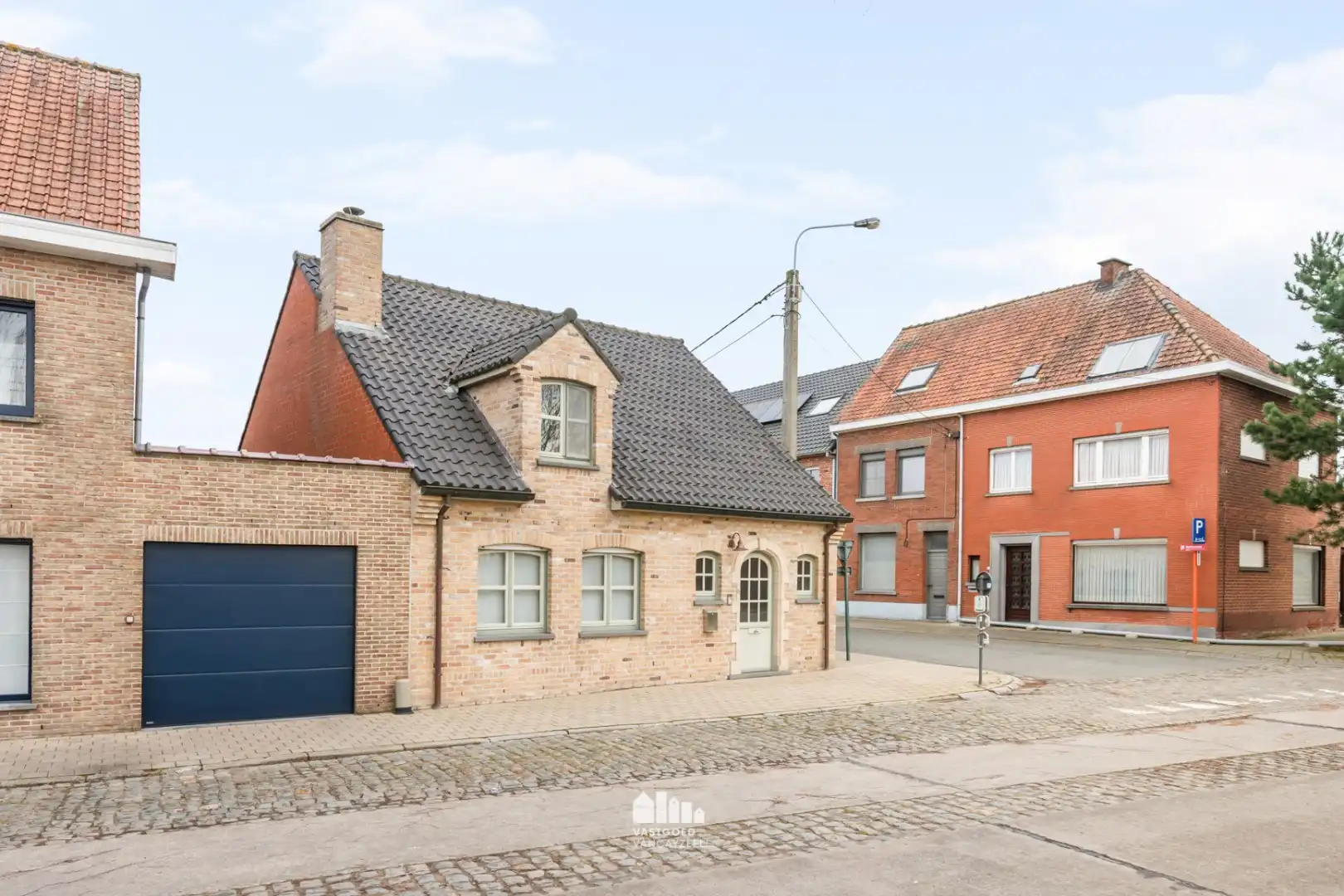 Instapklare, energiezuinige woning met tuin en dubbele garage in hartje Voormezele foto 2