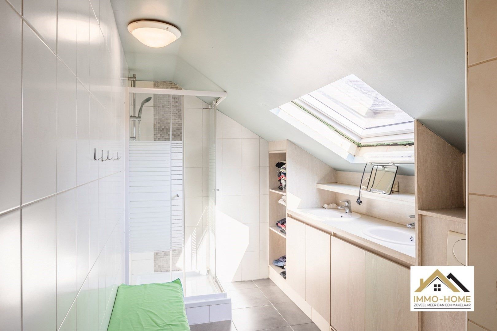 Eigendom( 2 appartementen) met loods en bijzonder veel potentieel foto 15