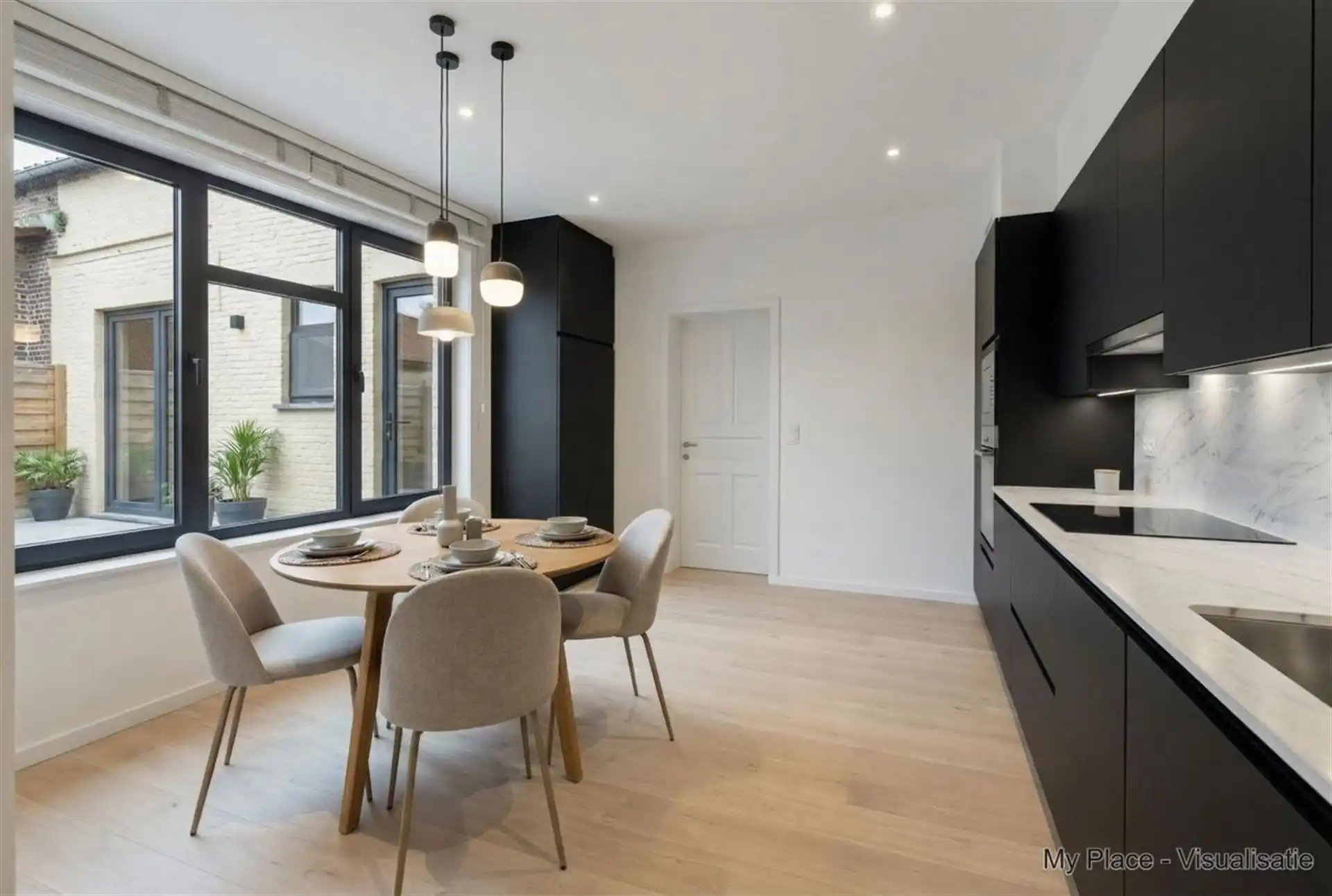 Te renoveren vierkantshoeve met weilanden foto 18