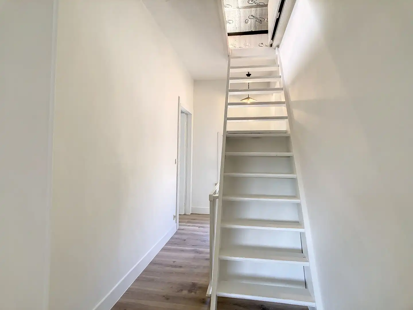 Centraal gelegen woning met twee ruime slaapkamers, zonnige tuin en droge kelder - EPC 252 kWh/m² - bewoonbare oppervlakte van 143 m² foto 15