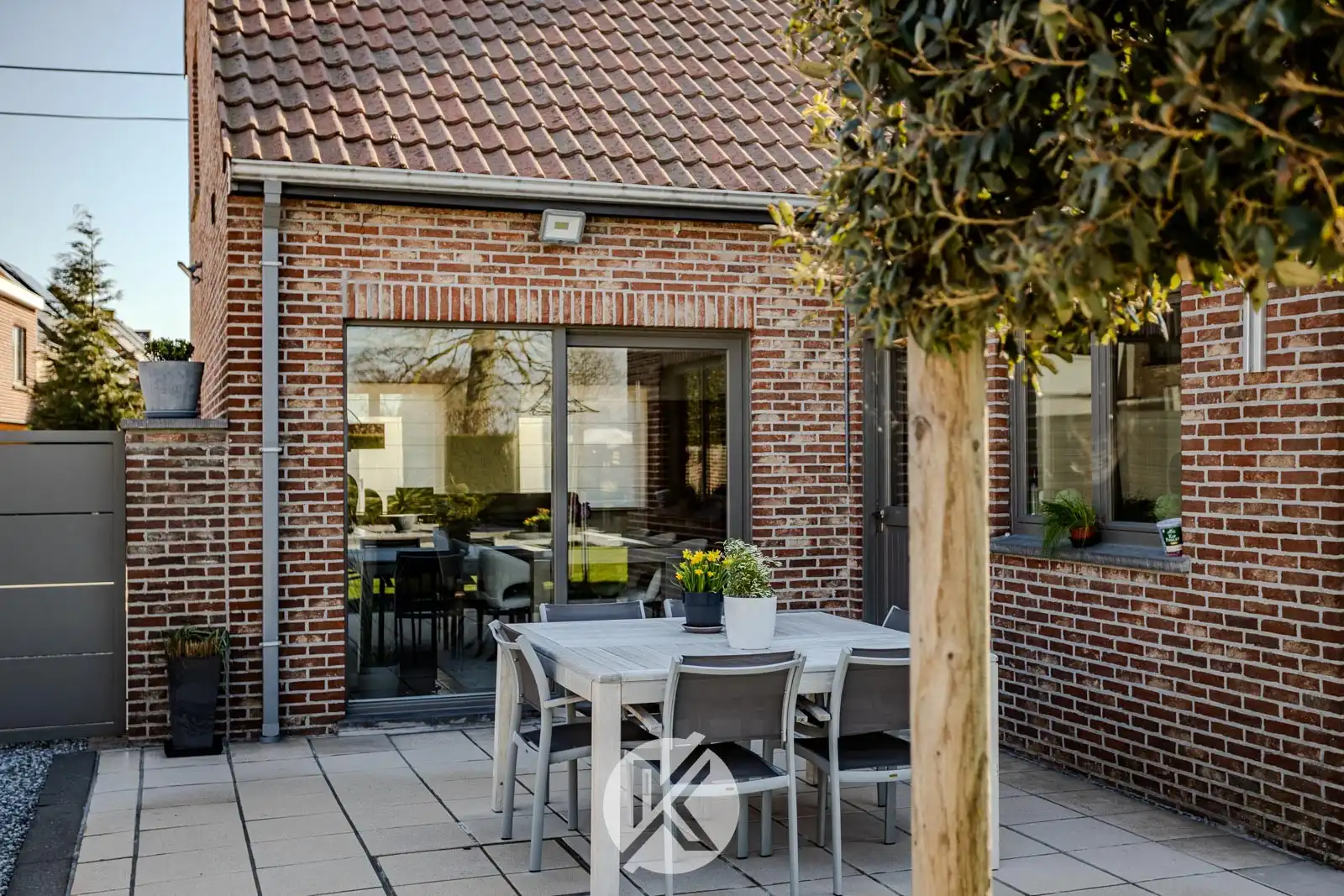 Ruime halfopen bebouwing op strategische locatie foto 27