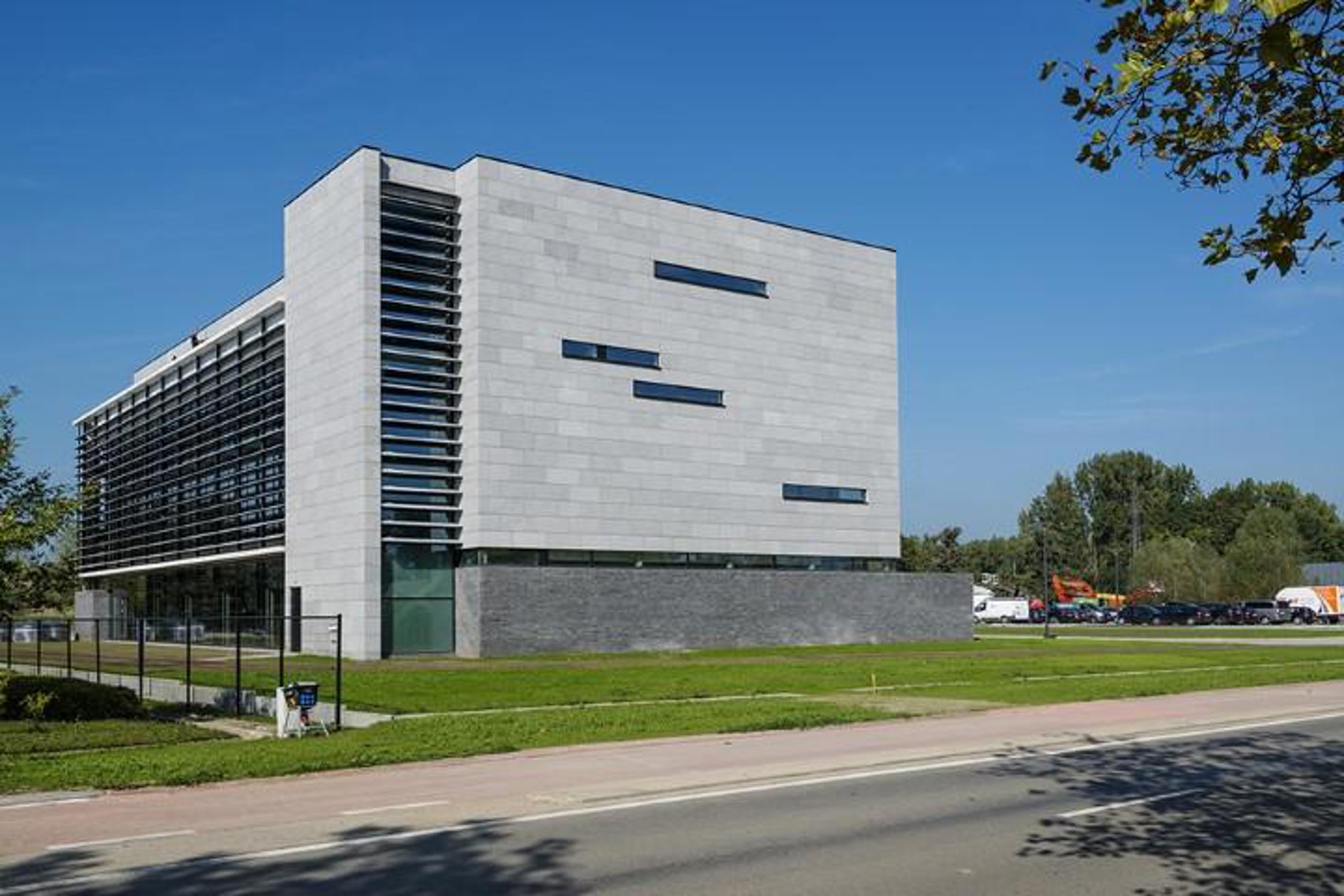 Hedendaagse kantoren (870m²) op zichtlocatie  foto 12