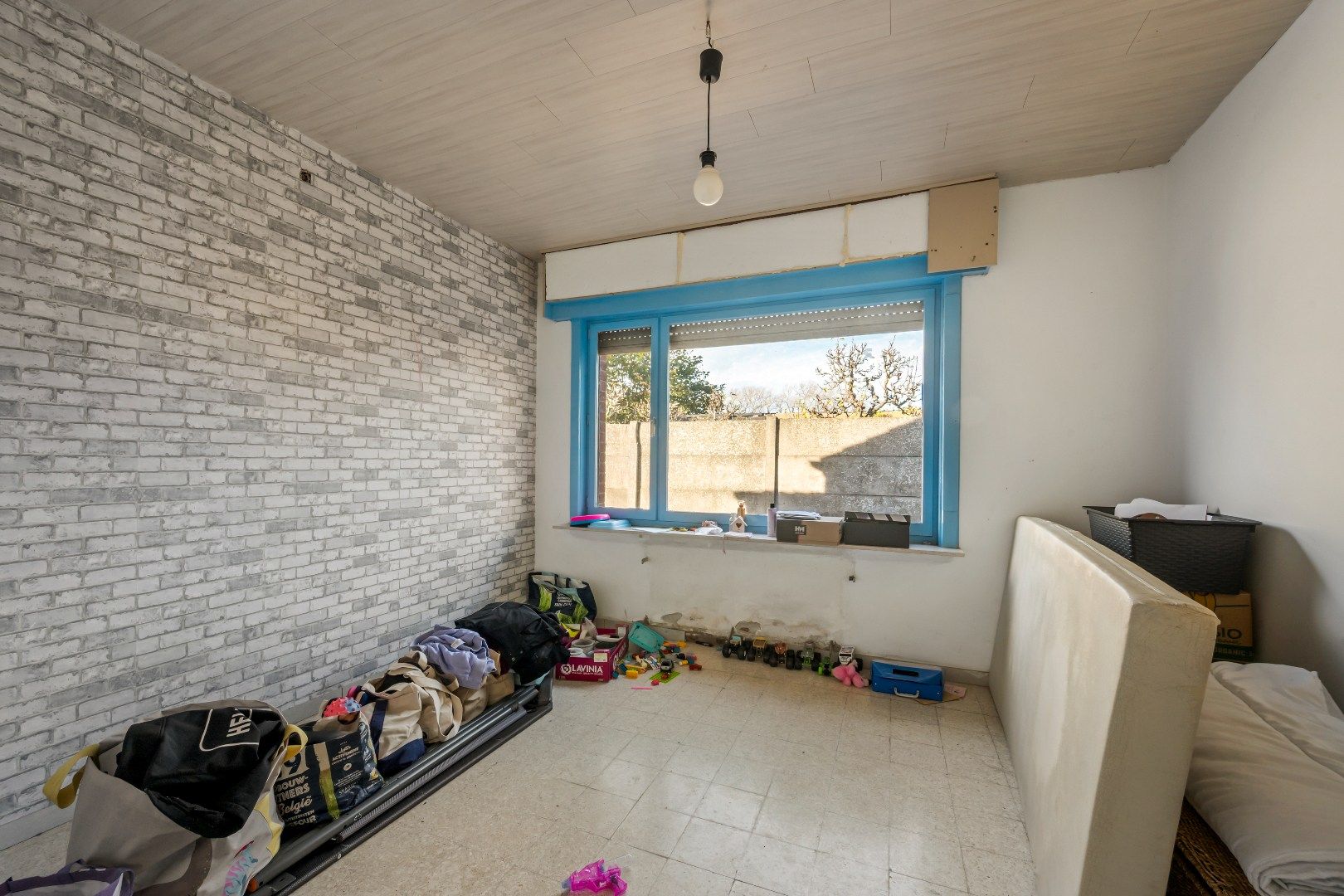 Op te frissen woning met 3 slaapkamers, opslagruimte en tuin op 864m² foto 11