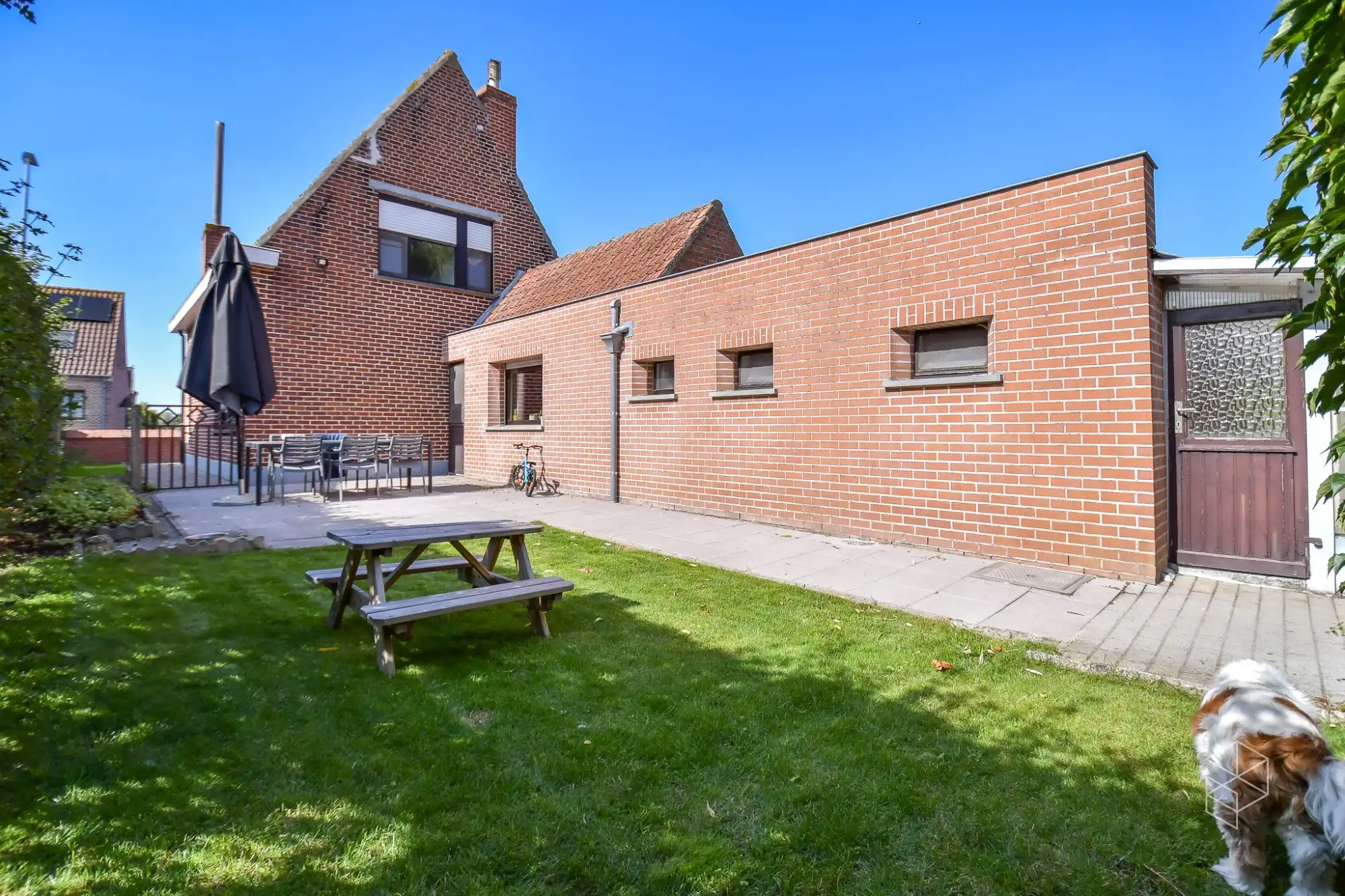 Ruime woning met 3 slaapkamers, inpandige garage en grote tuin foto 9