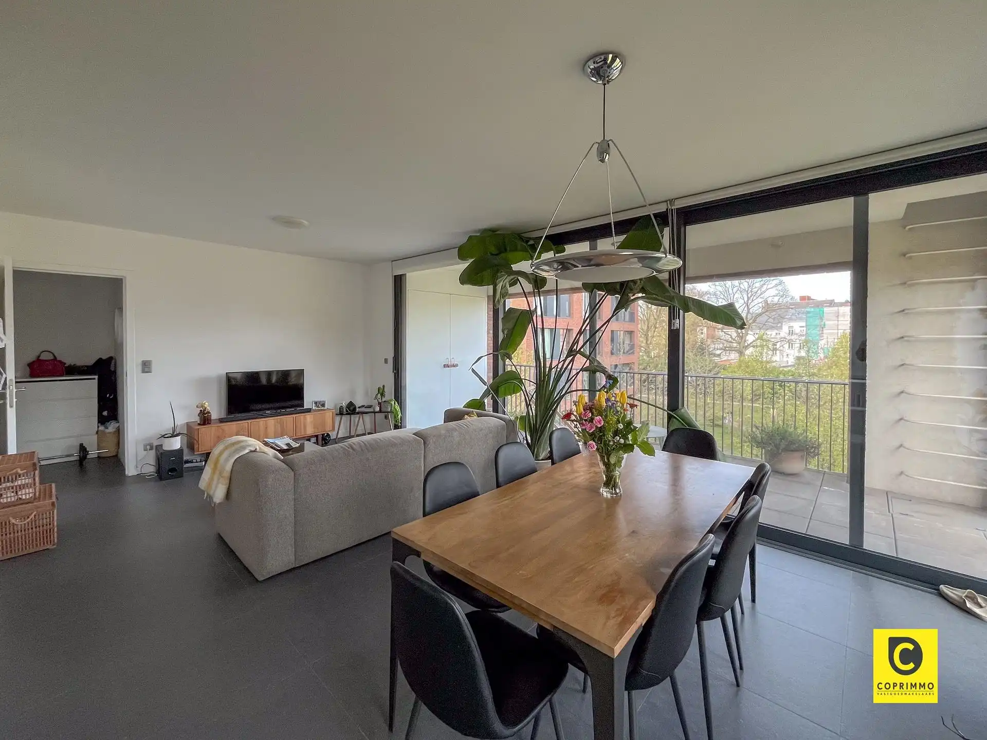 Modern 1 slaapkamer appartement met groot terras foto {{pictureIndex}}