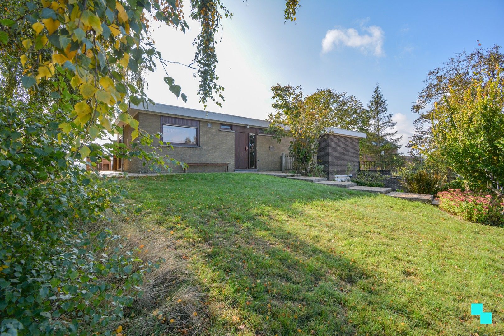 Aantrekkelijke, te renoveren woning op 11.575 m² te Roeselare foto 4