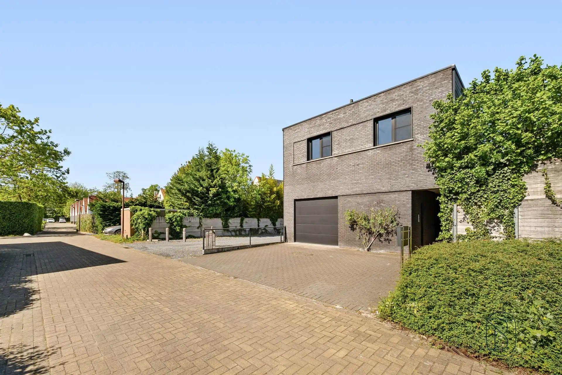 Charmant handelspand met achterliggende nieuwbouwwoning foto 2