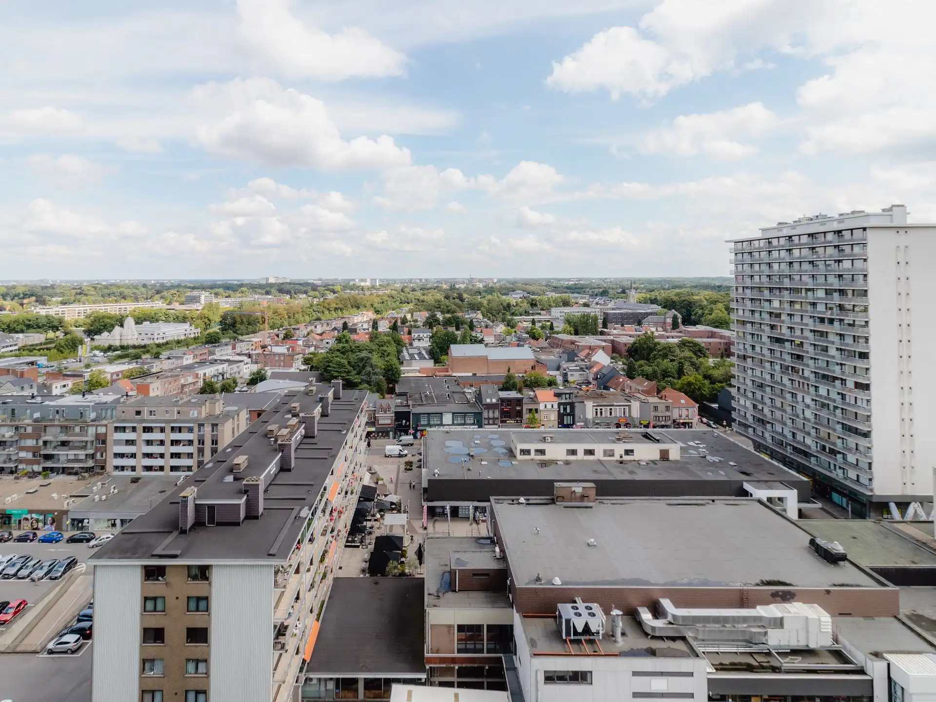 Licht appartement met panoramisch uitzicht in Wilrijk foto 14
