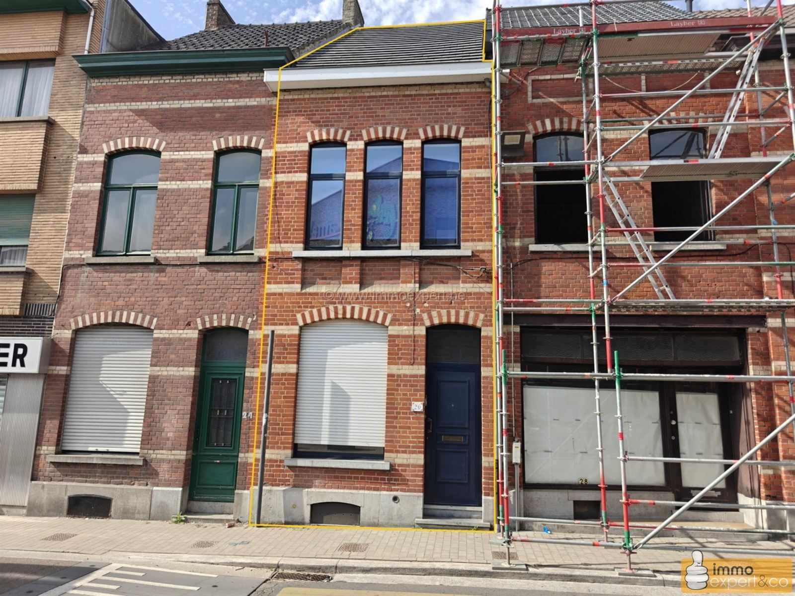 Hoofdfoto van de publicatie: NINOVE: Centraal gelegen woning met 2 slpks, garage en koer