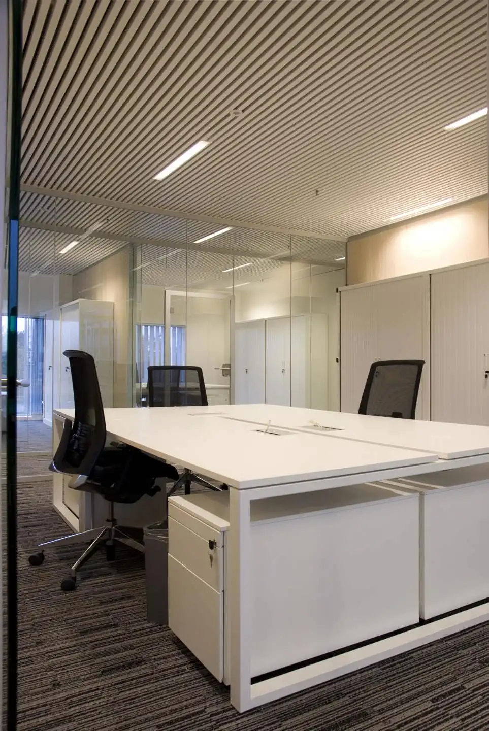 Ruim en Licht Kantoor met Uitzicht op de E313 foto 12